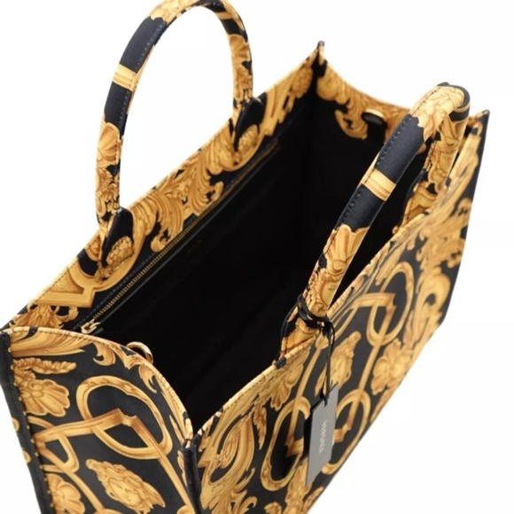 🔴Sold on M*****i🔴Versace La Medusa Tote - Picture 3 of 5